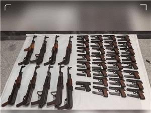 فرمانده مرزباني استان کرمانشاه:40 قبضه سلاح جنگي توسط مرزبانان کرمانشاه کشف شد