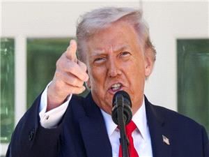 ترامپ از نخست وزیر ژاپن خواست که در پی افزایش تنش ها بر سر تایوان، از تنش با چین خودداری کند