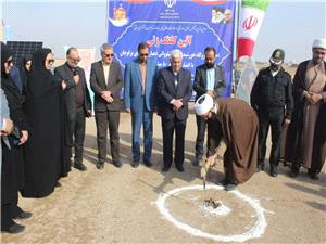 آيين کلنگ زني سومين نيروگاه خورشيدي روستايي در شهرستان فيروزه