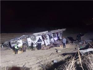 انحراف اتوبوس اسکانیا در محدوده شهرستان دنا 13 مصدوم برجا گذاشت