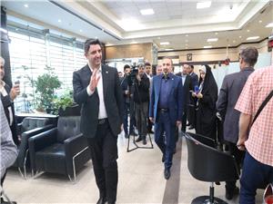تأکيد بر ارتقاي خدمات مشتريمدار و تقويت اعتماد عمومي در جريان بازديد مديران ارشد بانک مرکزي و بانک ملي ايران از شعب سابق بانک آينده