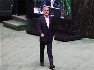 قانون تسهیل کسب و کار در عمل اجرایی نشده است/ امضاهای طلایی و بروکراسی مانع رشد اقتصادی است