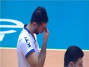 یک دقیقه سکوت در والیبال برزیل به احترام صابر کاظمی