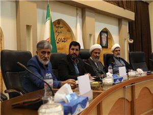 حضور معتمدي زاده در جلسه شوراي اداري کرمان/نظارت دقيق بر معادن و شفافيت مالي، راهکار جلوگيري از فساد و سوءمديريت