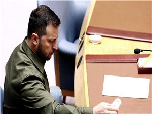 إعلام: مبعوثا ترامب یمهلان زیلینسکی "أیاما" لاتخاذ قرار بشأن خطه السلام المقترحه