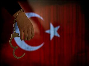 السلطات الترکیه تعتقل أحد أبرز الوجوه الإعلامیه فی البلاد مع آخرین للتحقیق فی "قضیه مخدرات"