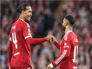 فان دایک یعلق على "الوضع الصعب" لصلاح ویؤکد قرب مغادرته لیفربول مؤقتا