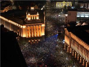 الآلاف یحاصرون البرلمان البلغاری احتجاجا على موازنه 2026 وسیاسات الحکومه