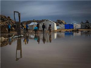 غزه.. وفاه 13 مواطنا بسبب العاصفه والبرد