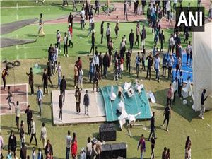 اقتحام للملعب وأعمال شغب ولجنه تحقیق.. طوفان جماهیری یفسد زیاره میسی إلى الهند (فیدیو)