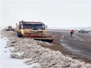 اجراي عمليات برفروبي 2100 کيلومتر در جادههاي استان آذربايجان شرقي