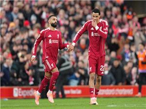 صلاح وإیکیتیکی یساهمان فی فوز ثمین للیفربول على برایتون بالدوری الإنجلیزی (فیدیو)