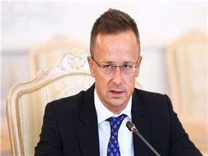 سیارتو یدخل فی مشاده کلامیه مع سیکورسکی حول روسیا