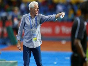 اتهام بروس مدرب منتخب جنوب أفریقیا بالإساءه العنصریه