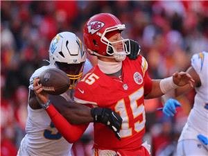 Chiefs eliminated, Patrick Mahomes injured as an era ends in Kansas City