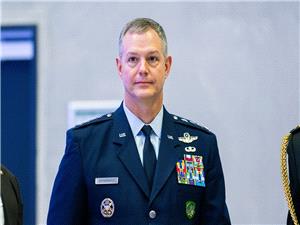 قائد کبیر فی الناتو یحضر محادثات برلین بین الولایات المتحده وأوکرانیا