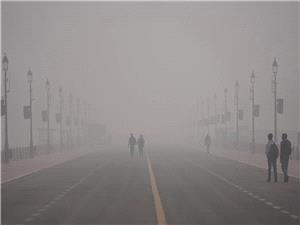 Toxic smog blankets New Delhi, disrupting travel and plunging air quality to hazardous levels