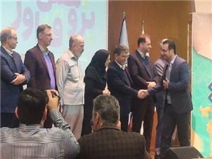 تجليل از پژوهشگر برتر شرکت آزمايشگاه فني و مکانيک خاک به مناسبت هفته پژوهش و فناوري