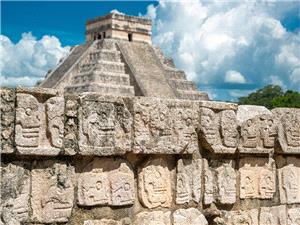 جمجمه مکعبه فی المکسیک تثیر حیره العلماء