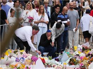 Holocaust survivor and 10-year-old with gentle soul among those killed in Bondi Beach shooting