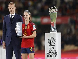 للعام الثالث على التوالی.. النجمه أیتانا بونماتی تحصد جائزه The Best من FIFA لأفضل لاعبه