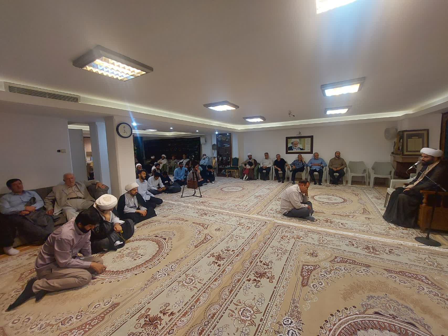 مراسم معنوي روضه و سخنراني اول ماه قمري در منزل آيت الله صديقي برگزار شد+ تصاوير