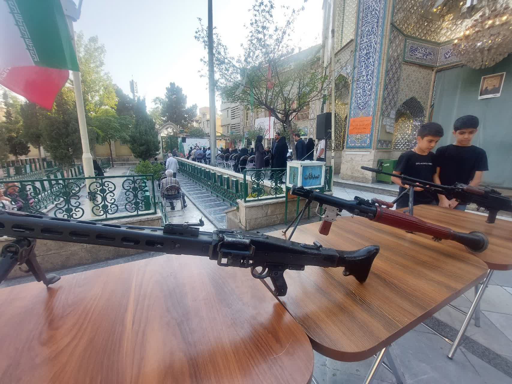 غبارروبي قُبور مُطهر شُهدا در امامزاده علي اکبر(ع) چيذر + بخش دوم تصاوير