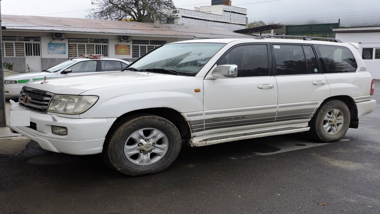 کشف لندکروز 100 ميلياردي قاچاق در عباس آباد