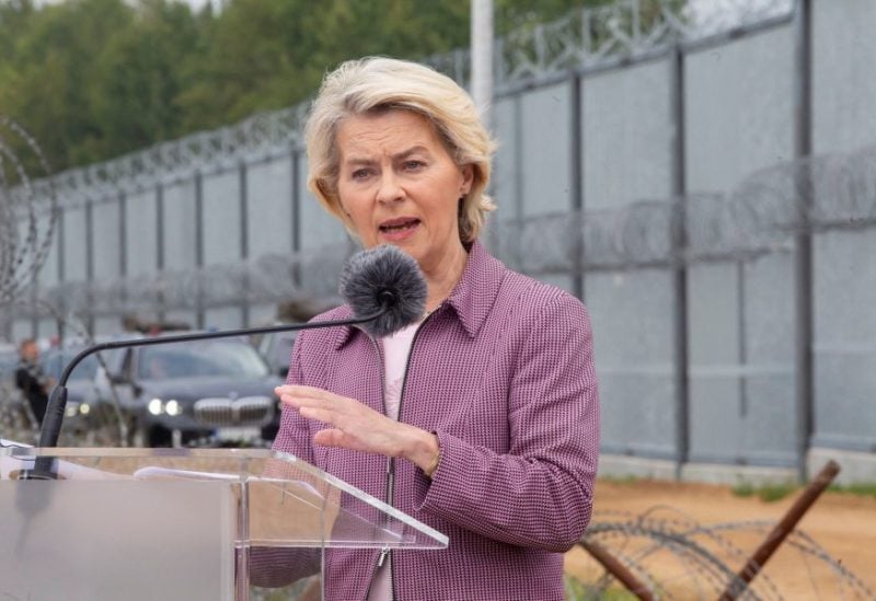 فون در لاین از دو رای عدم اعتماد نجات یافت