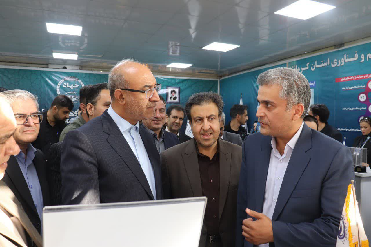 استاندار کرمانشاه از غرفه پارک علم و فناوري استان بازديدکرد