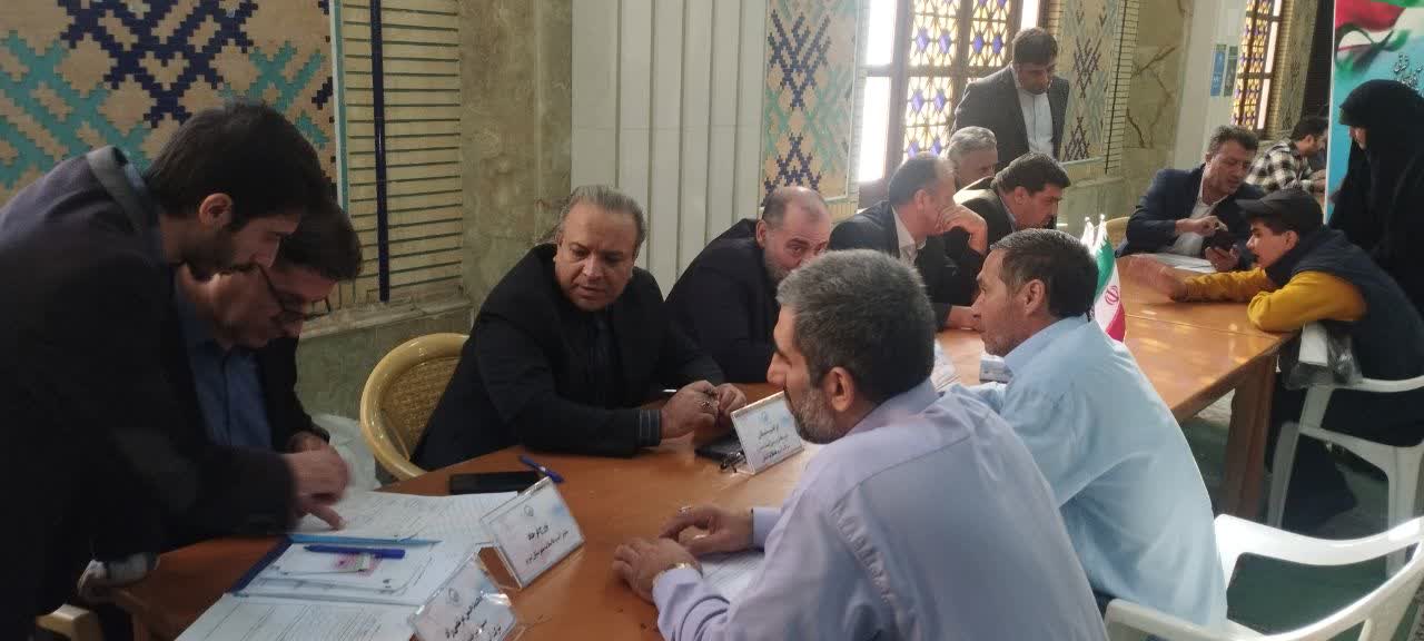 ميز خدمت شرکت آب و فاضلاب آذربايجان شرقي در مصلي تبريز برپا شد / تأکيد مديرعامل آبفاي آذربايجان شرقي بر خدمت‌رساني بي‌واسطه به مردم