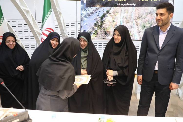 فعاليت 56 ايستگاه ورزشي شهروندي در منطقه 2/ پيشگامان ورزش شهروندي منطقه 2 تقدير شدند