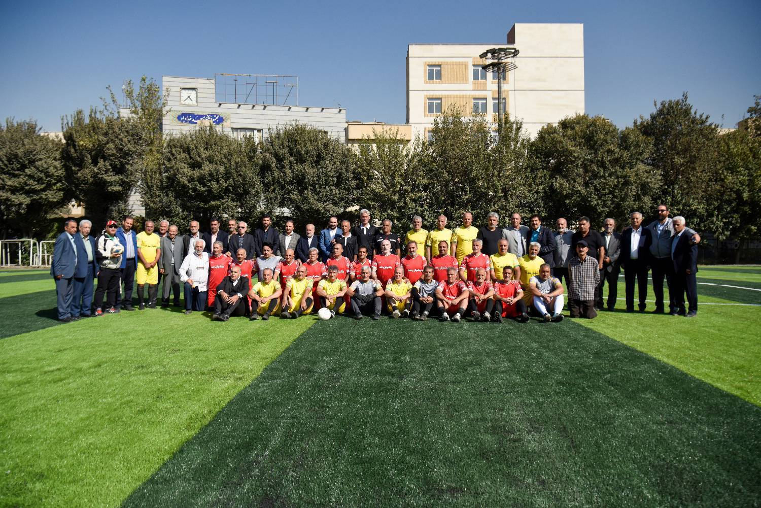 ورزشگاه وحدت منطقه 14 با چمن نو و چهره‌اي تازه افتتاح شد