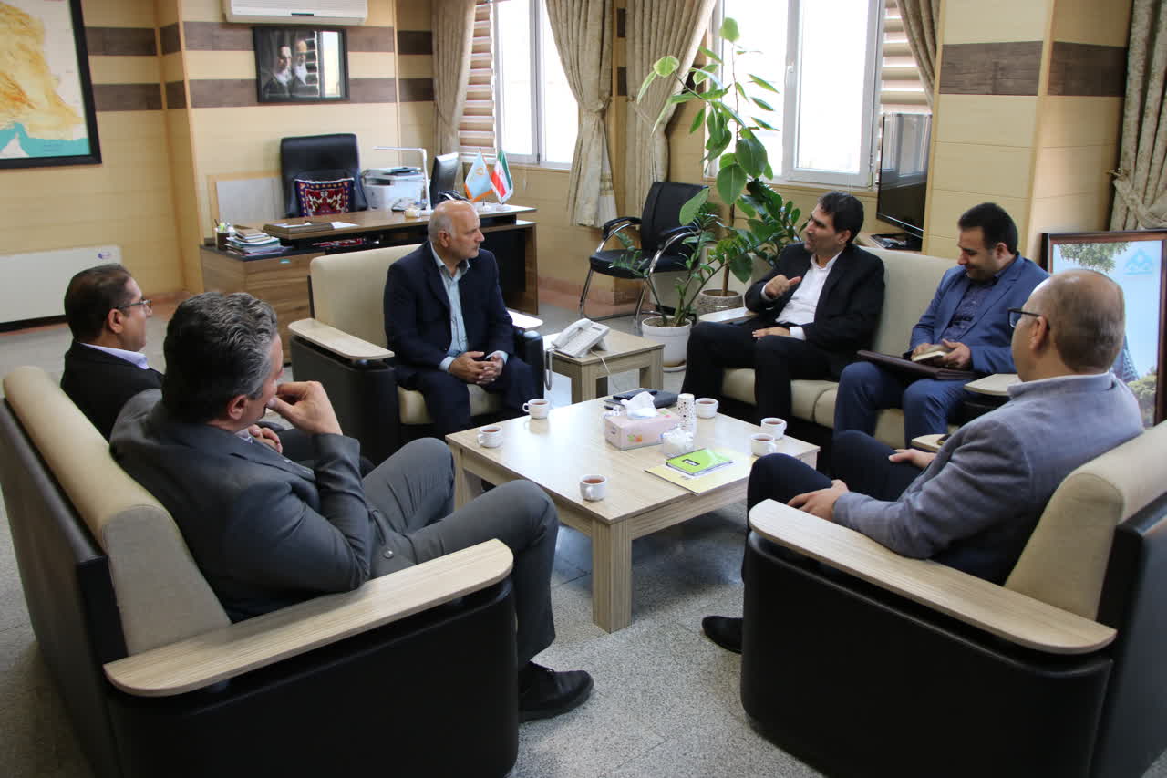 ديدار فرماندار شهرستان کليبر با مديرکل بنياد مسکن انقلاب اسلامي استان آذربايجان شرقي