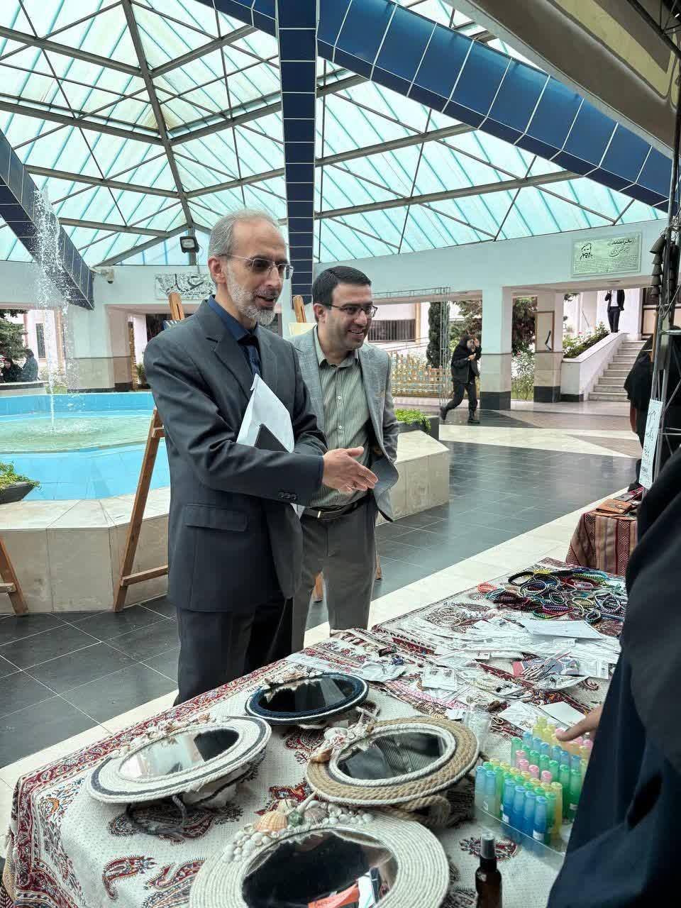 برپايي غرفه‌هايي ازجنس تبرستان در دانشگاه مازندران