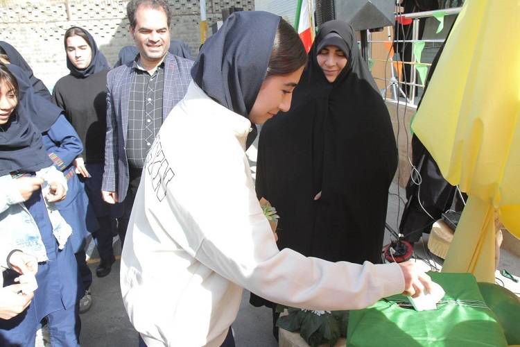 رقابت دانش‌آموزان منطقه 2 براي تصدي «شهردار مدرسه»