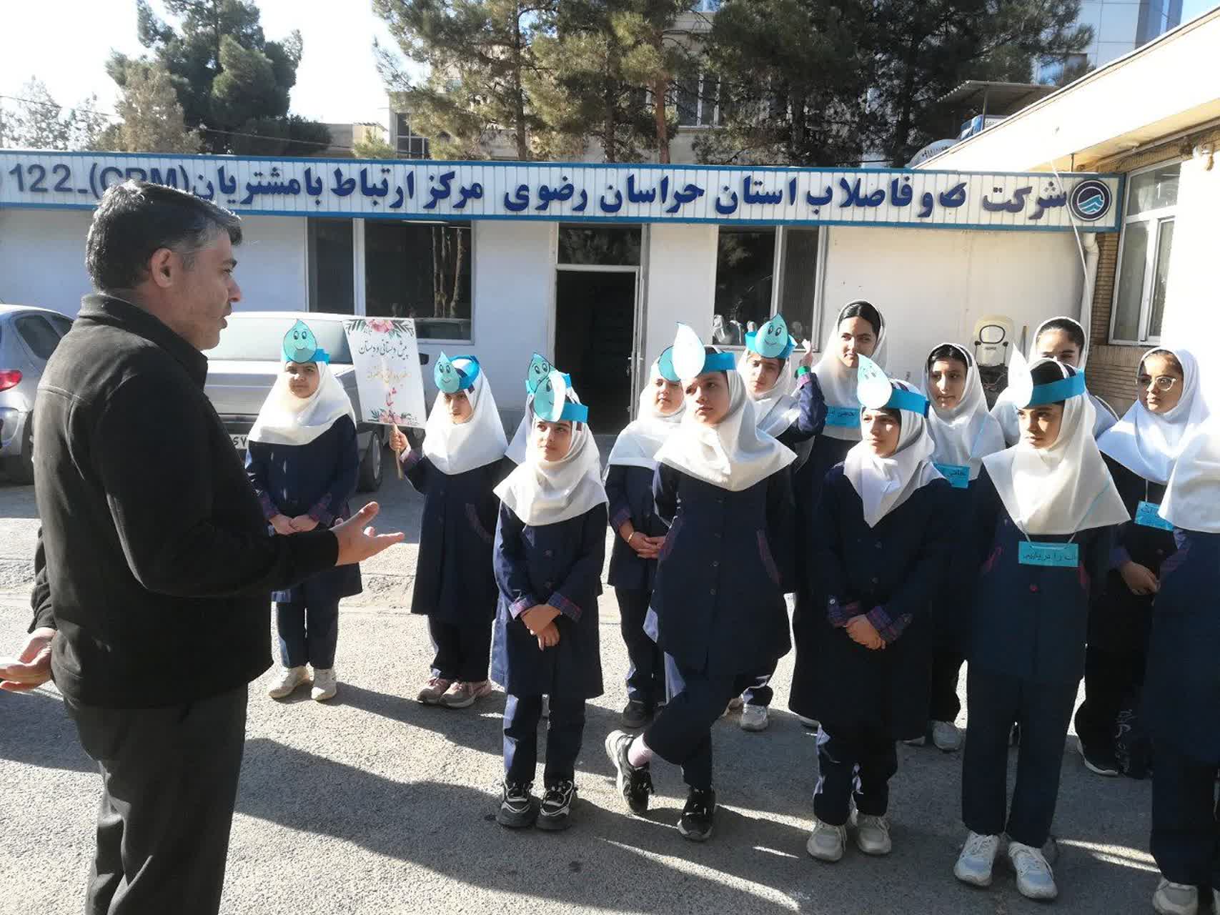 ديدار دانش‌آموزان مدرسه ثناء با مديرعامل آبفا نــيــشــابــور