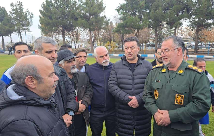 هنرمندان ، زبان گوياي مردم/ برگزاري مسابقه فوتبال پيشکسوتان سپاه عاشورا به‌ مناسبت هفته بسيج