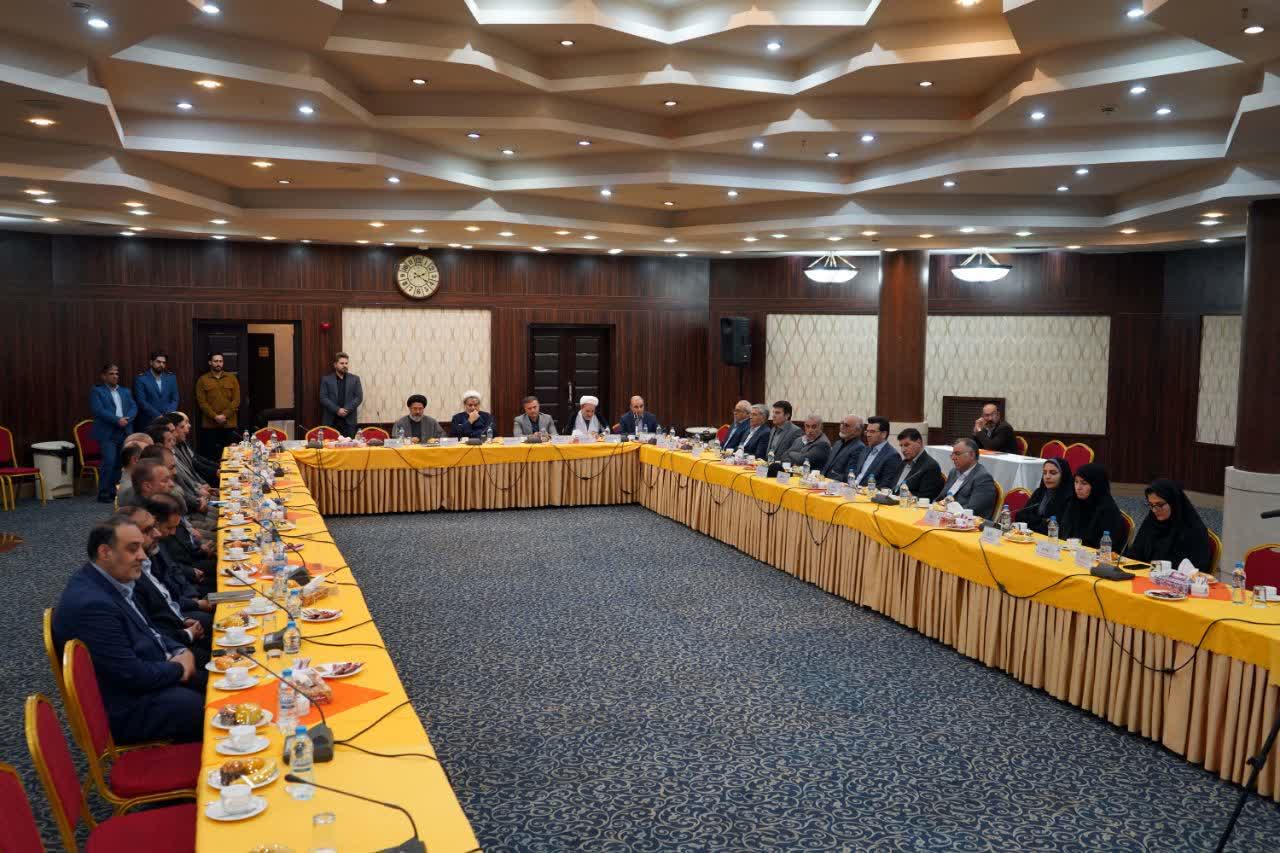 نشست هم‌انديشي ائمه جماعات منطقه هفت صنعت نفت در کرمانشاه برگزار شد