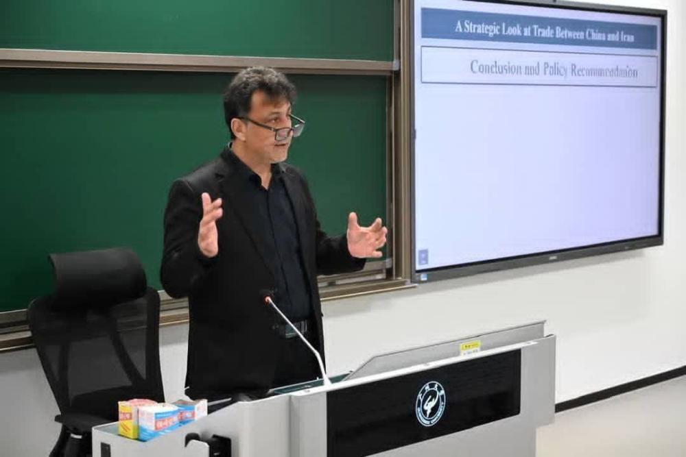 سخنراني عضو هيات علمي دانشگاه مازندران در دانشگاه گوانژو