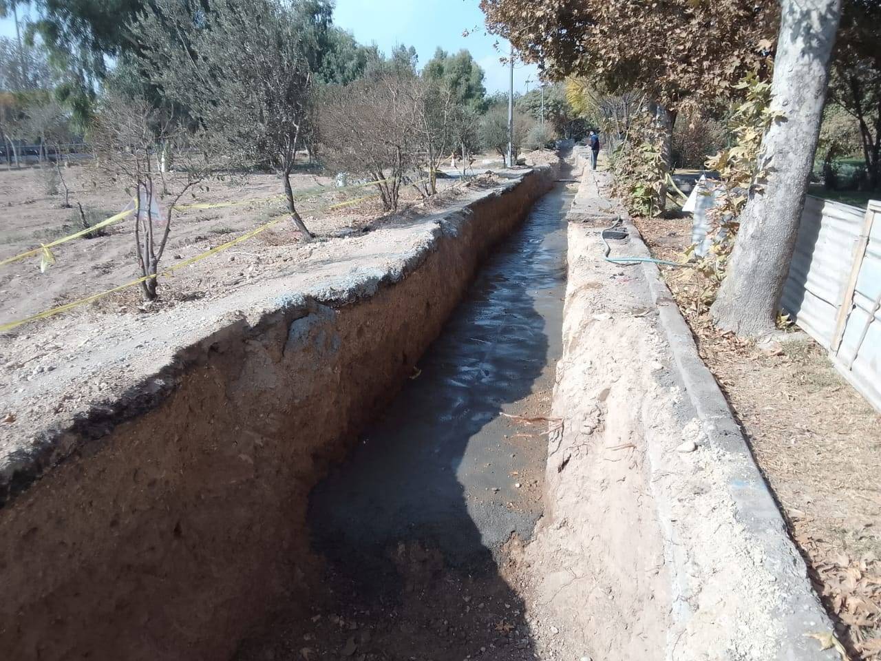 تقويت شبکه آب‌هاي سطحي با بازسازي 2200 متر کانال در منطقه 19