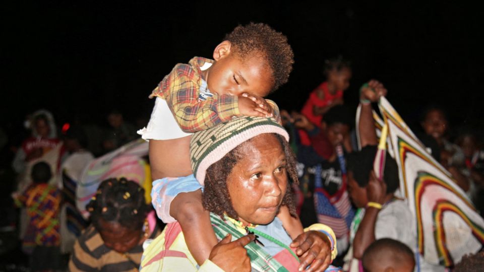 درگیری در پاپوآ اندونزی هزاران نفر را بیخانمان کرد در حالی که کمک های دولتی نرسیده است