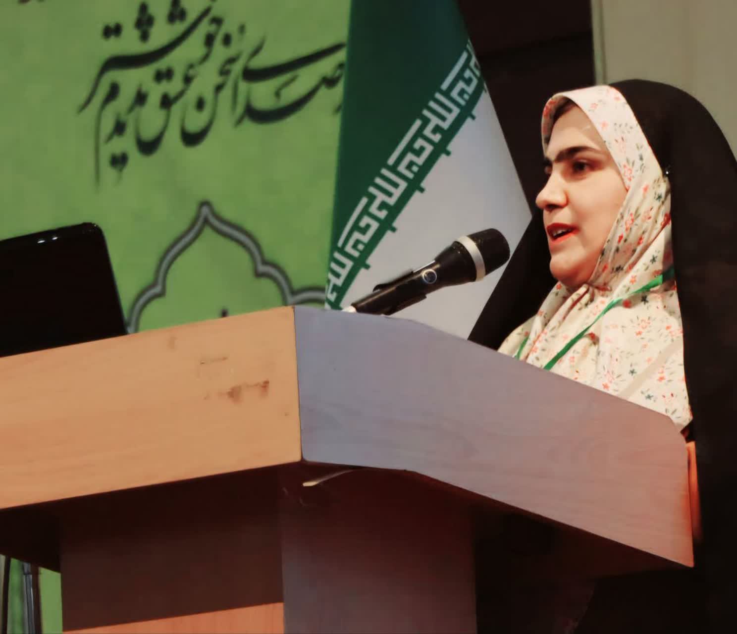 بانوي شاعر نيشابوري، برگزيده‌ي سومين جشنواره‌ي ملي شکرستان شد