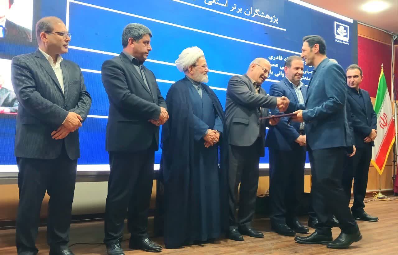 ازدوعضو هيأت علمي ودو دانشجوي دانشگاه صنعتي نوشيرواني بابل تجليل شد