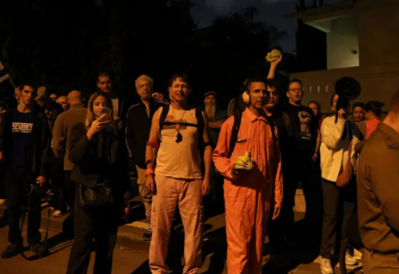 اعتراضات مقابل خانه رئیس جمهور اسرائیل: «نتانیاهو سزاوار تبرئه نیست»