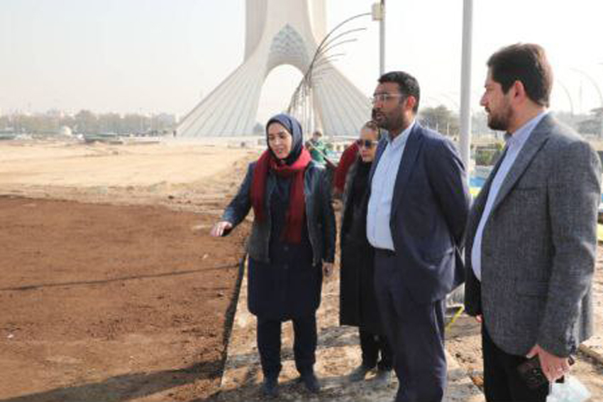 نظارت مستمر بر روند کاشت چمن ميدان آزادي