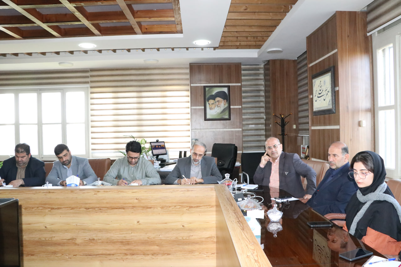 نشست دبيران تشکل‌هاي دانشجويي با رييس دانشگاه مازندران