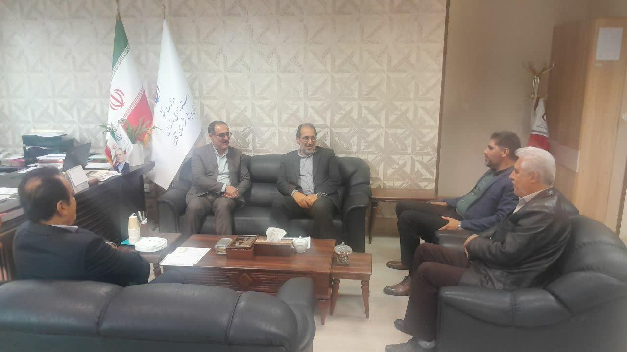 نشست مديرکل بنياد شهيد و امورايثارگران مازندران با فرماندار تنکابن