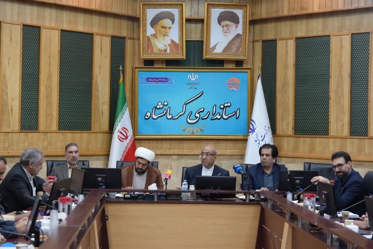 استاندار کرمانشاه :با وجود 70 درصد قيرطبيعي کشور در گيلانغرب، خام‌فروشي بايد پايان يابد