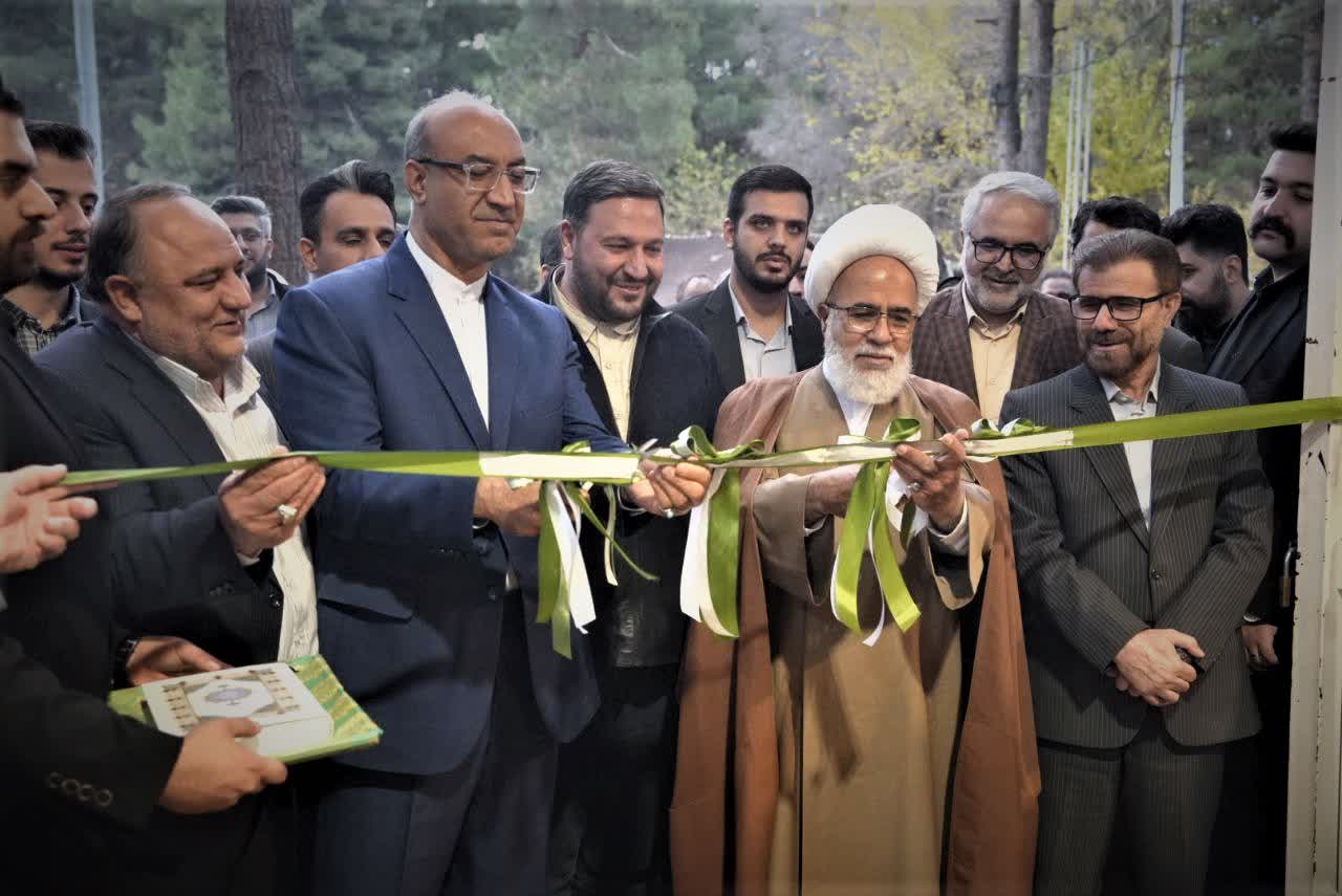 پس از هفت وقفه، نمايشگاه سراسري کتاب کرمانشاه افتتاح شد